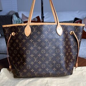 Louis Vuitton Neverfull MM in Classic Monogram + dust bag in GREAT CONDITION